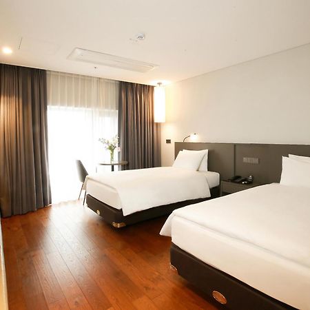 Westernlife Hotel Iksan Номер фото